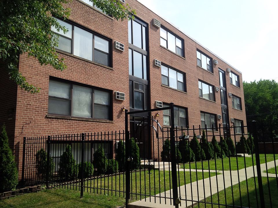 1st image of 2901 W Summerdale Ave APT 2A
