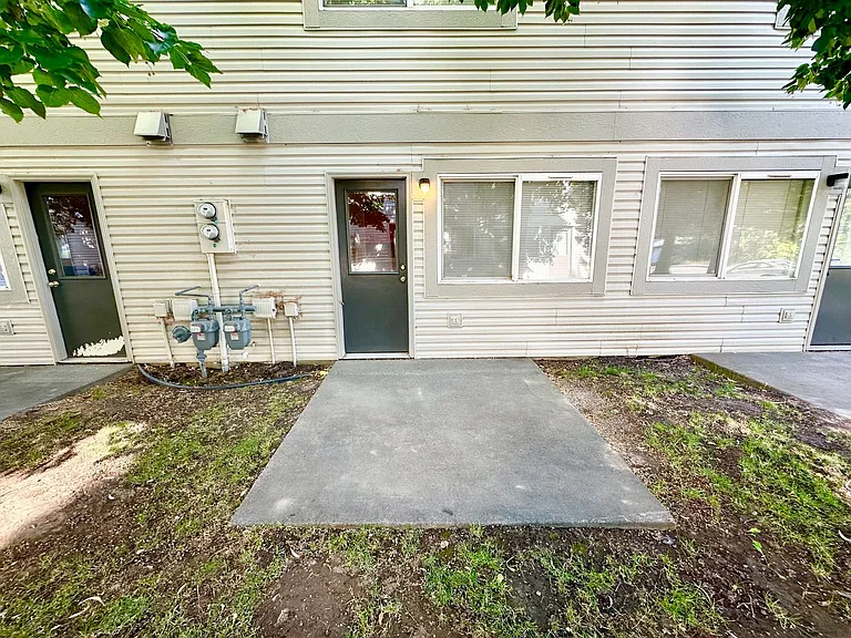 209 E 18th Ave #27 — Photo 37