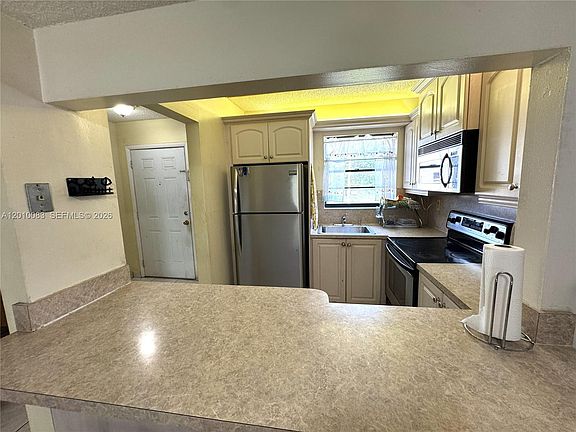 3rd image of 2260 W 53rd Pl APT 7