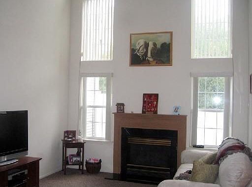 4th image of 44 Pennsbury Way
