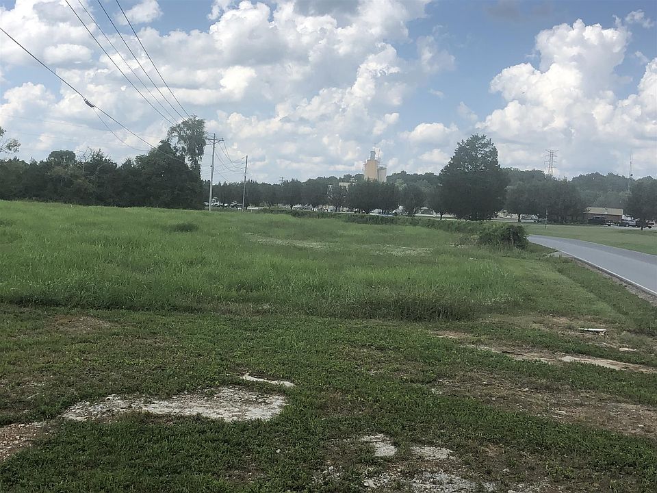 1st image of 1625 Twin Oak Dr