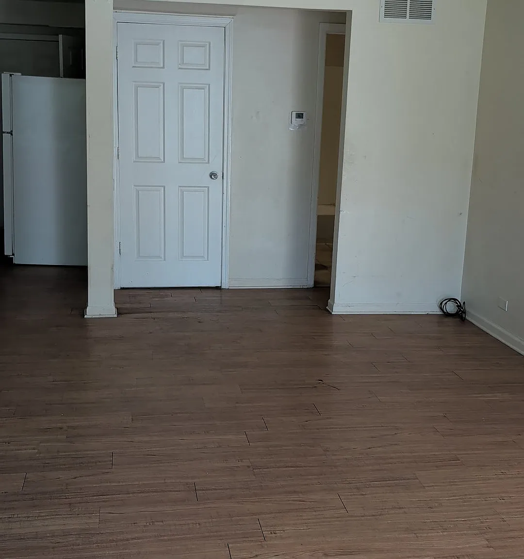 3 bed, 1383 sqft, $2,295 — Photo 2