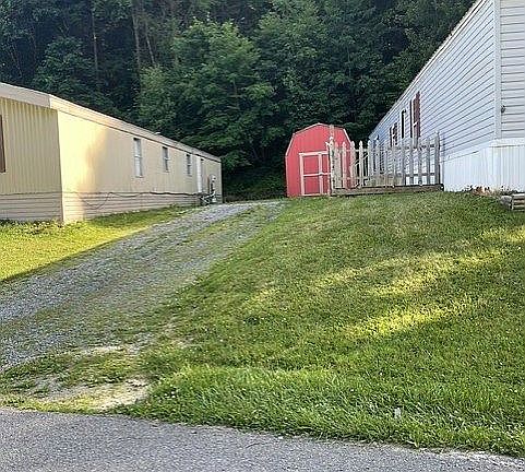 3rd image of 1120 Willow Dr