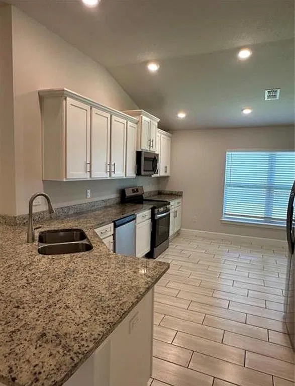 4 bed, 2.0 bath, 1815 sqft, $2,300 — Photo 3