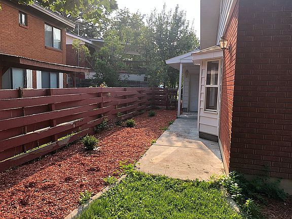 3rd image of 865 Cranmer Ave
