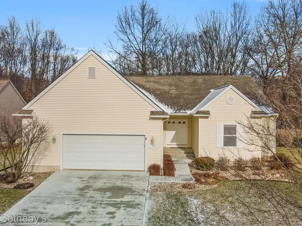 8392 Parkridge Dr, Dexter, MI 48130