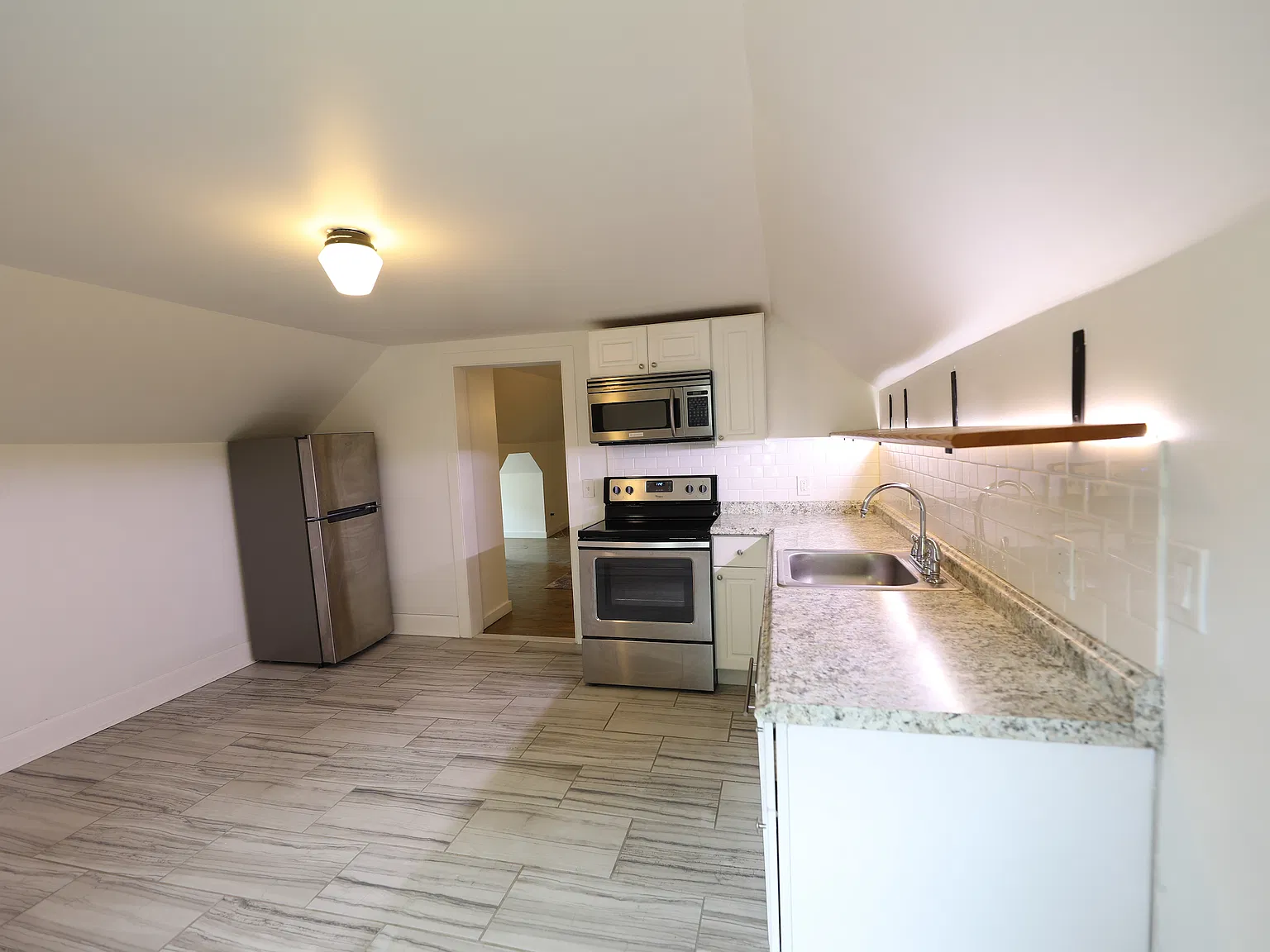 1 bed, 700 sqft, $1,500 — Photo 3