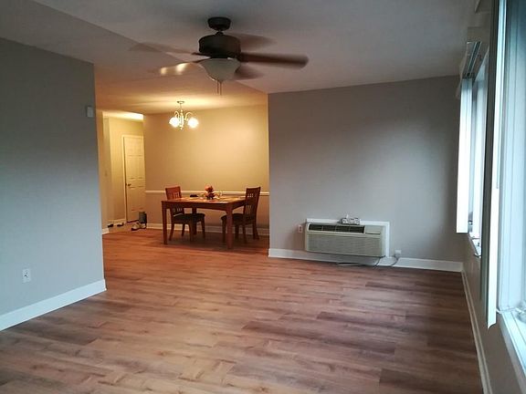 4th image of 934 Southern Artery Unit 117