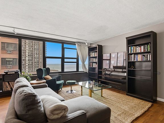 3rd image of 5801 N Sheridan Rd APT 7B