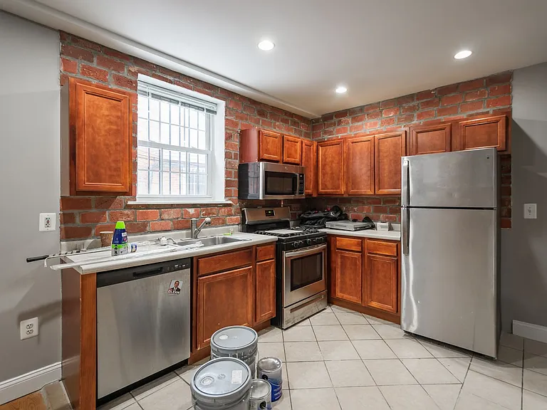 2123 Spring Garden Street — Photo 3
