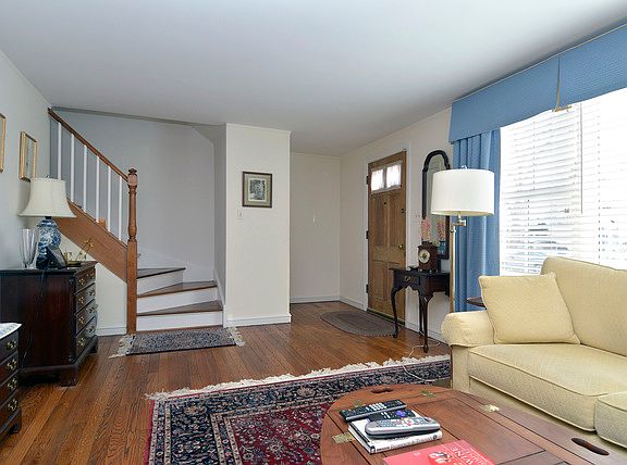 2nd image of 934 N Princeton Ave