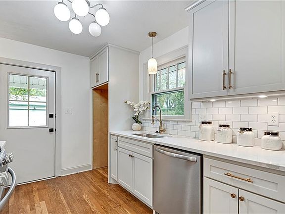 2nd image of 5809 Woodward St