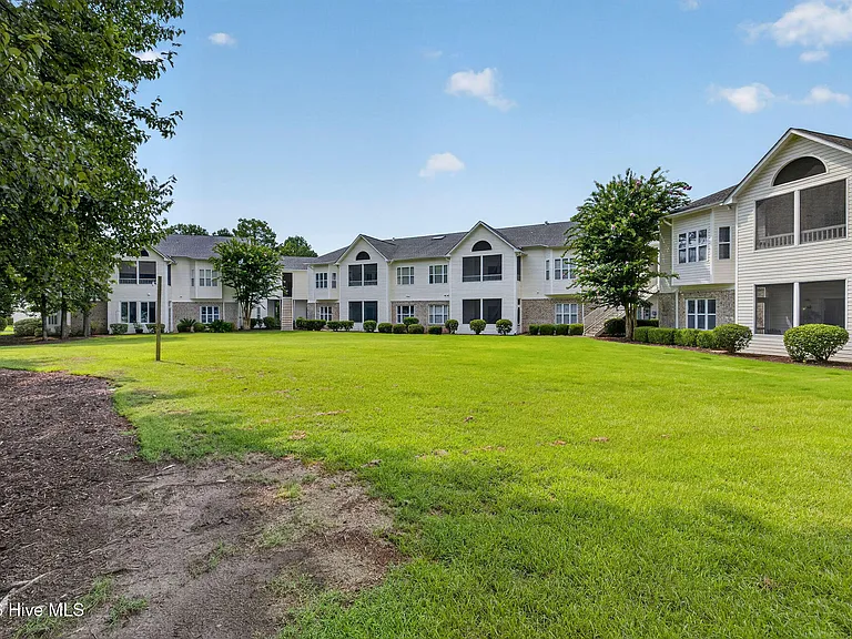 3901 Botsford Ct #101 — Photo 42