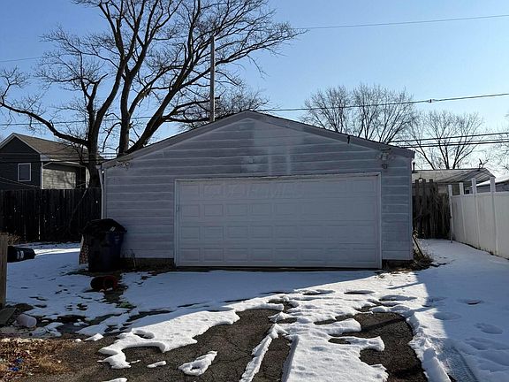 4th image of 3302 Everson Rd E