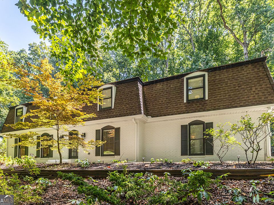 1st image of 2483 Greenglade Rd NE