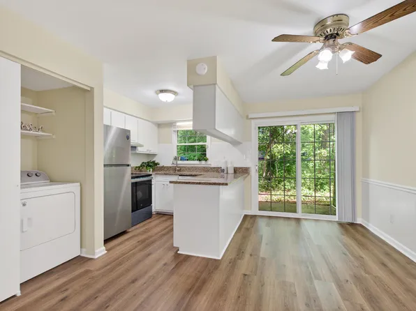 1240 Jamestown Ct, Cary, NC 27511