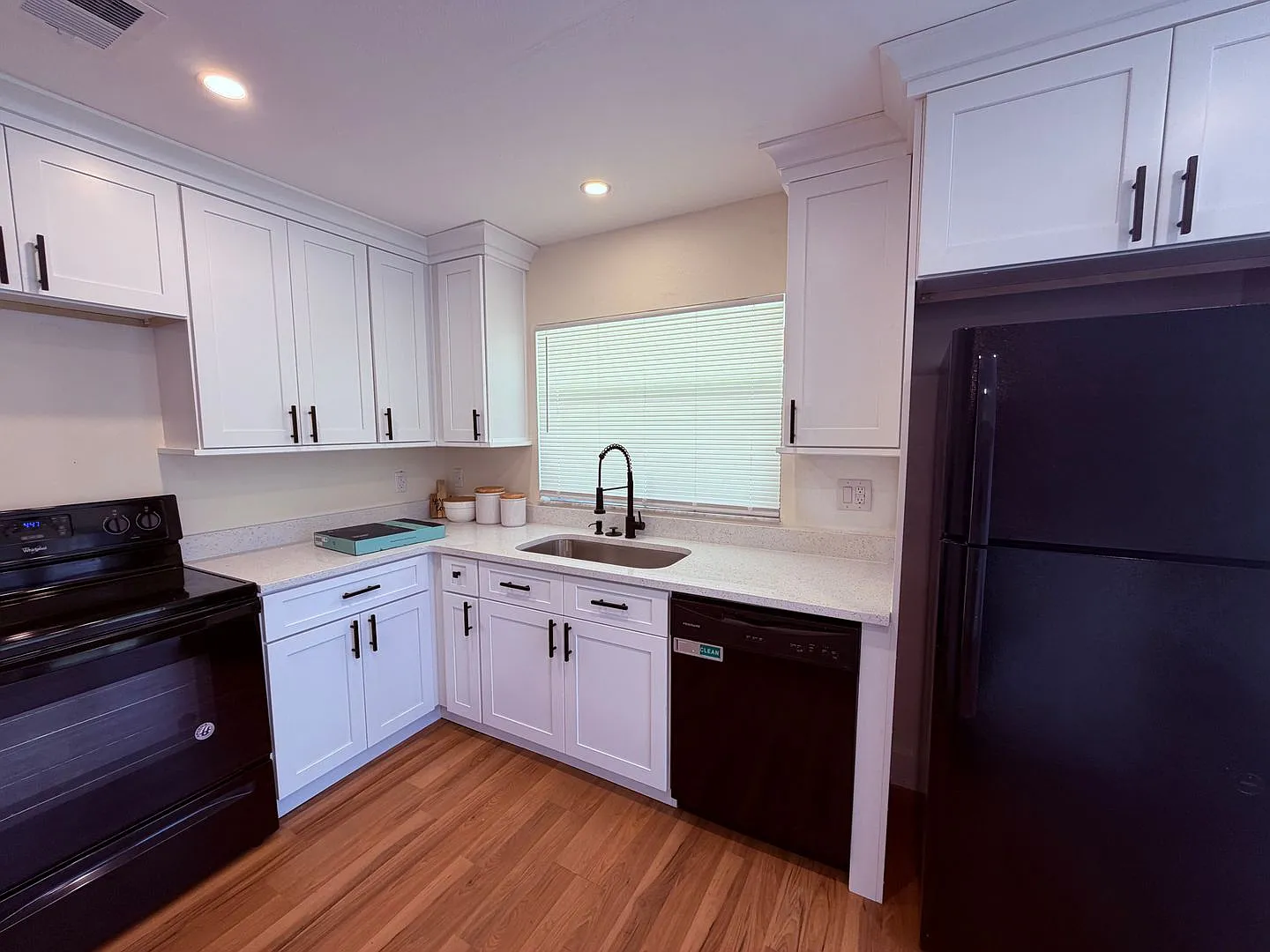 Spacious 3BR Home with Included Internet & Large Backyard! — Photo 3