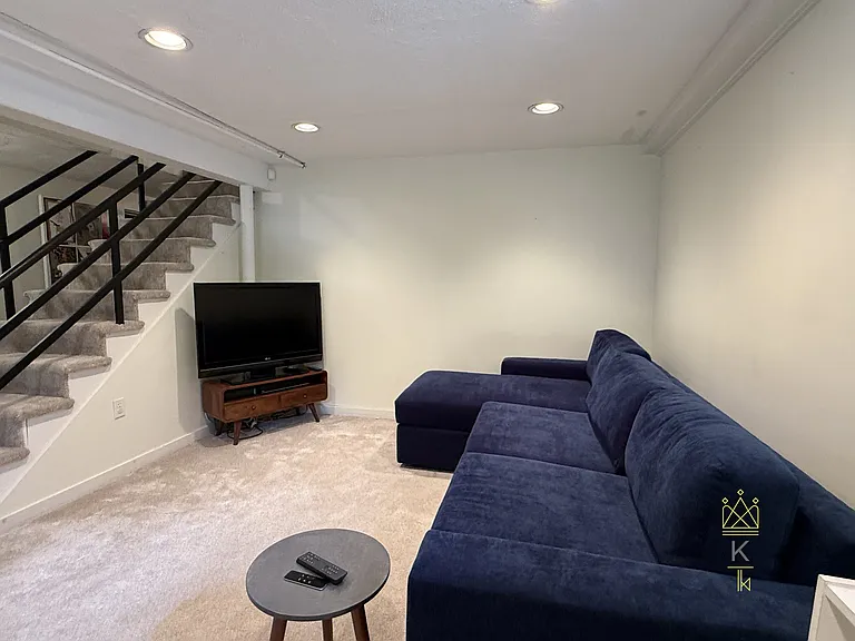 24 Beverly Rd — Photo 14