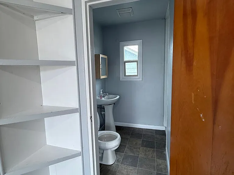 920 S Montana St — Photo 4