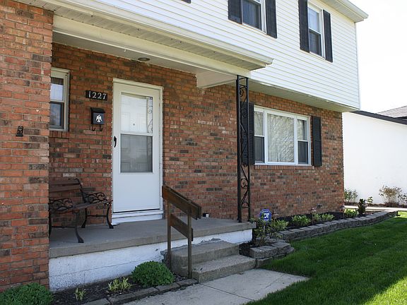 3rd image of 1227 Newbury Dr