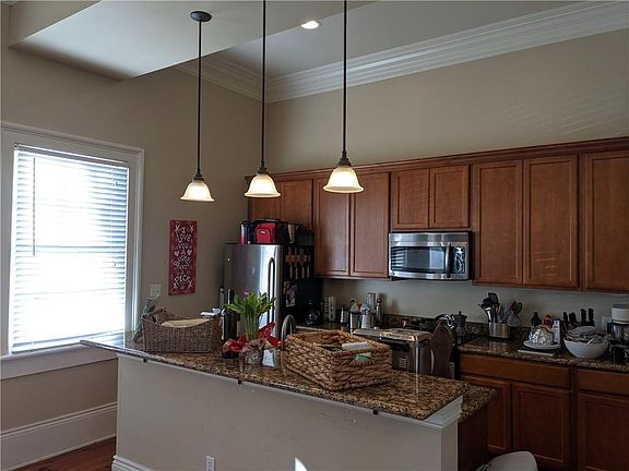3rd image of 1002 Jackson Ave #E