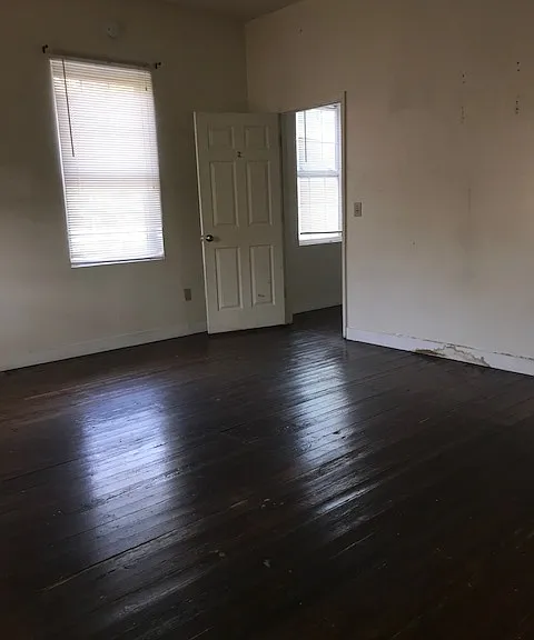 241 E University Ave — Photo 8
