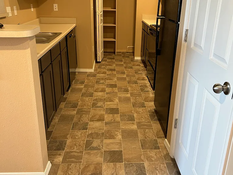 Samuelson Place Apartments — Photo 16