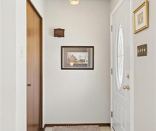 4th image of 105 Silverspring Cres