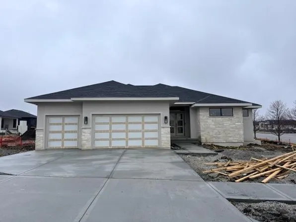 13619 Granada Dr, Leawood, KS 66224