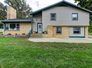 921 E 1st St, Gibson City, IL 60936