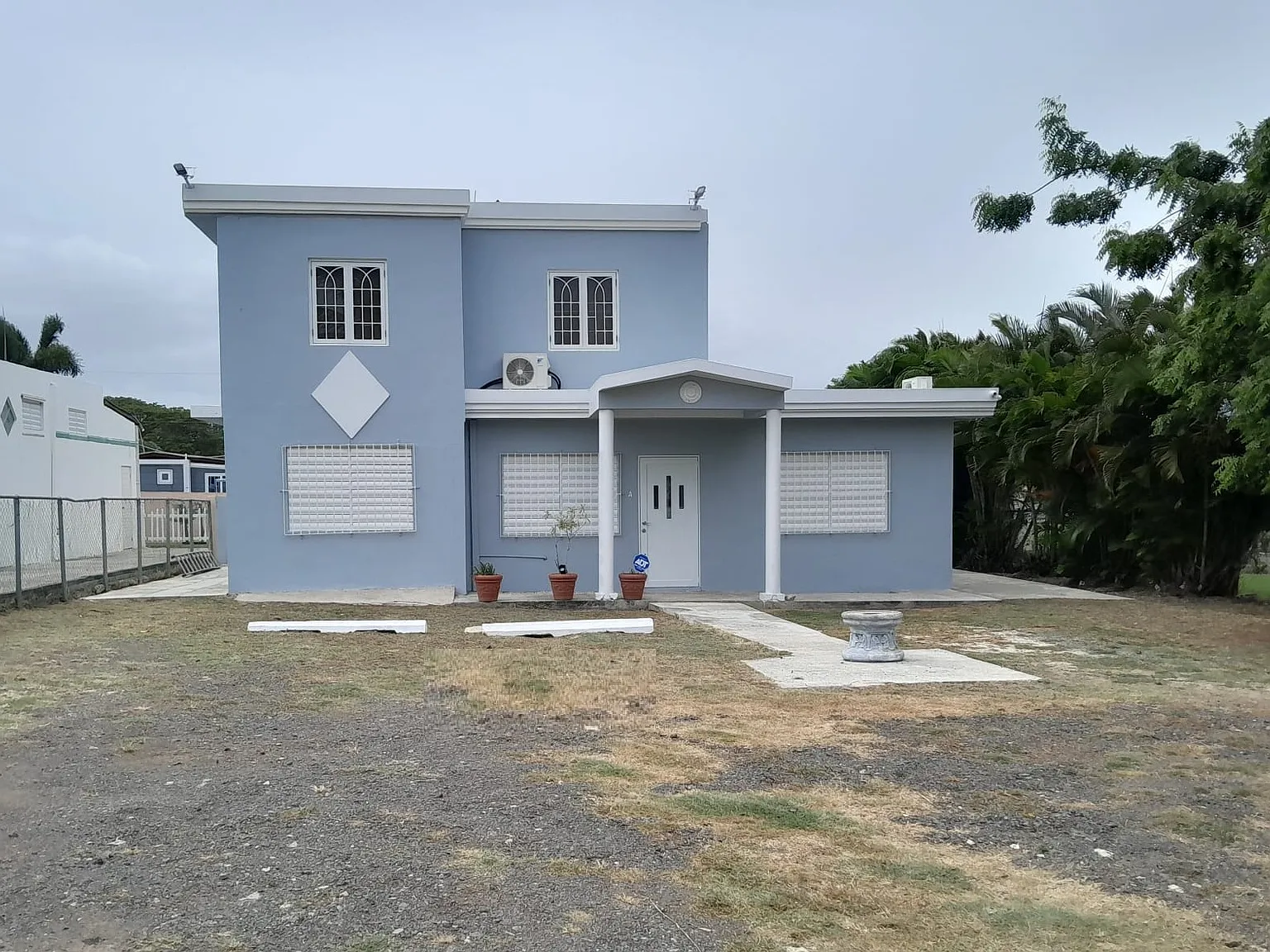 3 bed, 800 sqft, $1,000 — Photo 1