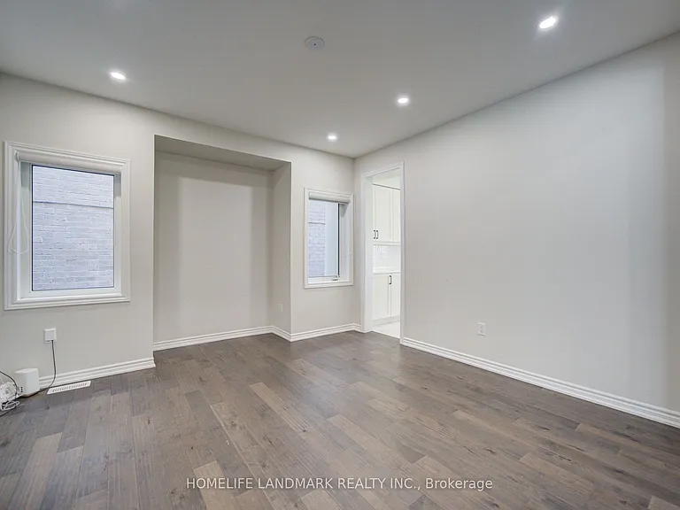 18 Kenneth Ross Bnd — Photo 17