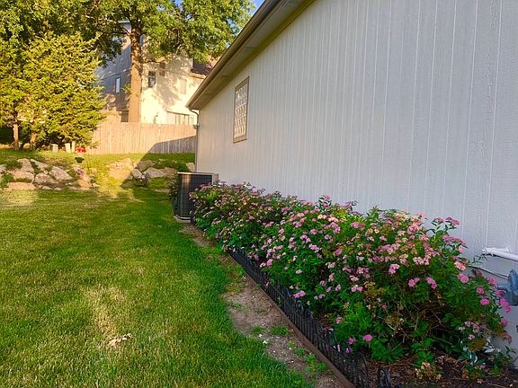 3rd image of 423 NW Timberbrooke Dr