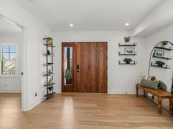 3rd image of 4536 Mercier St