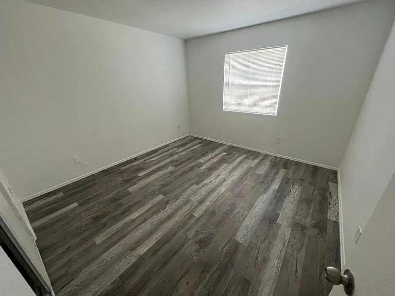 10219 N 12th Ave — Photo 6