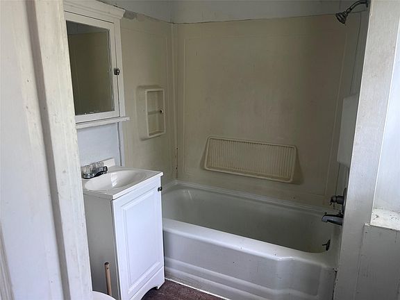 5th image of 613 S Harrison Ln