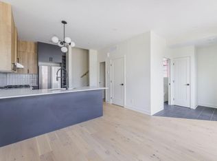 136 Carillon St #A, Ottawa, ON K1L 5Y3