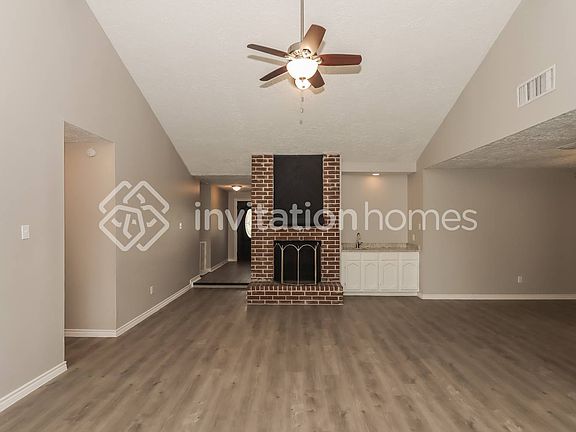 3rd image of 405 Bull Run Dr