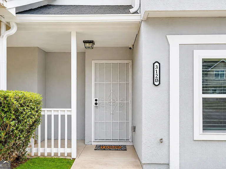 312 Louise Ln #B — Photo 3