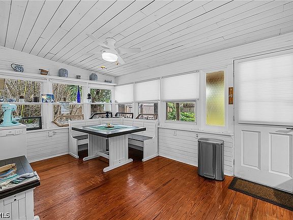 5th image of 7697 Beach Daisy Ln