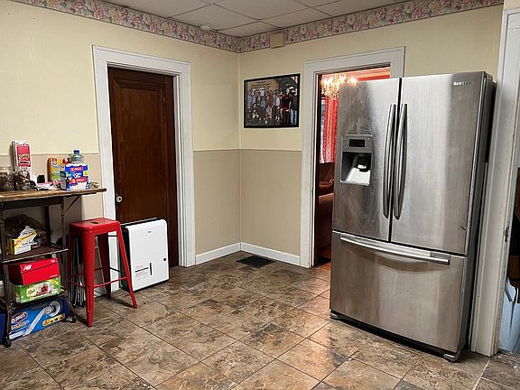 3rd image of 1031 Coles Blvd