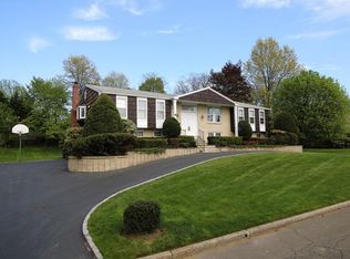 11 Floren Pl, Scarsdale, NY 10583