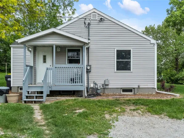 6706 Tower Terrace Rd, Cedar Rapids, IA 52411