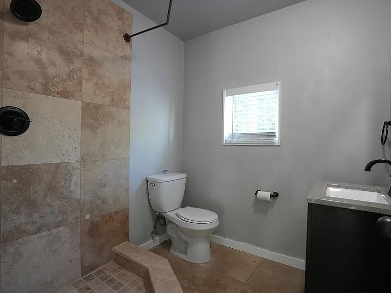 112 Franklin St — Photo 5