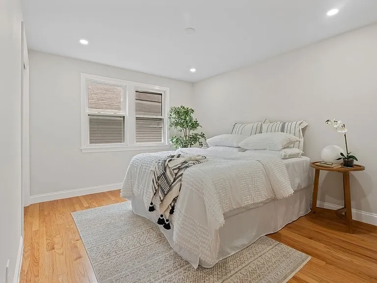 9-13 Sutherland Rd #1 — Photo 18