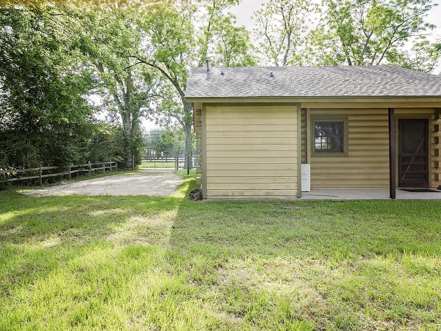 111 E Hufsmith Road — Photo 4