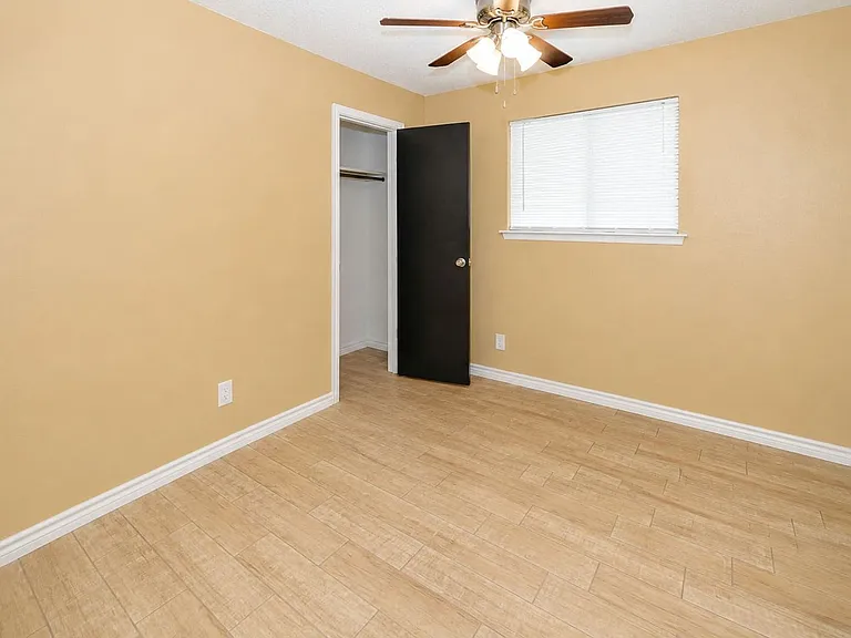 2213 Dickens Dr — Photo 11