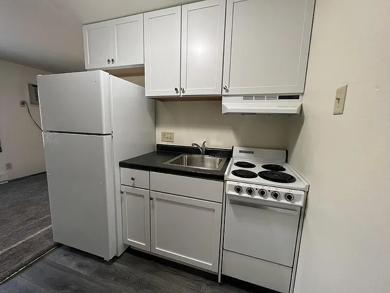 714 N Oak St #6 — Photo 8