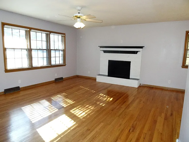Living Room with no furniture