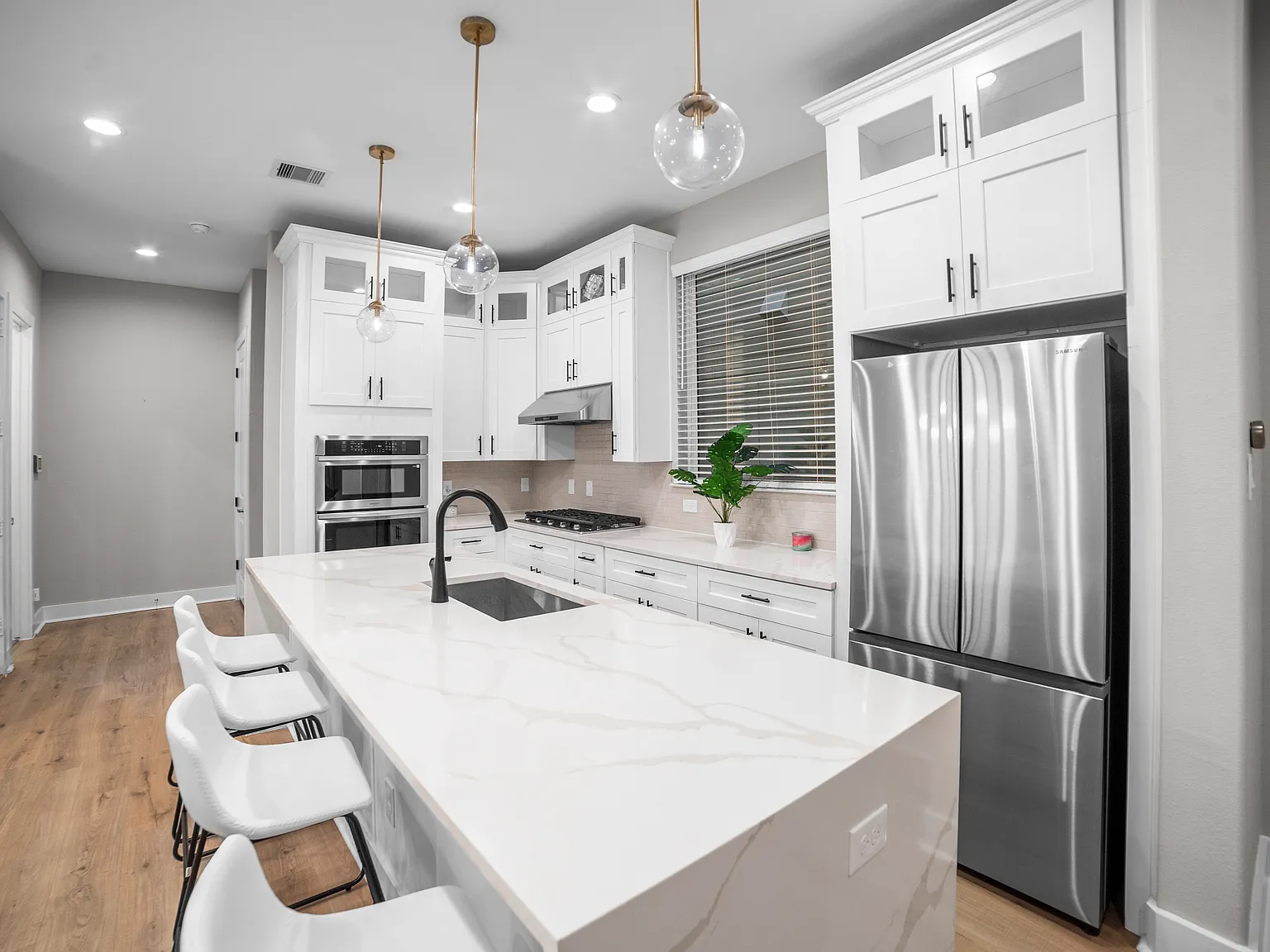 3 bed, 2.5 bath, 2132 sqft, $3,000 — Photo 3